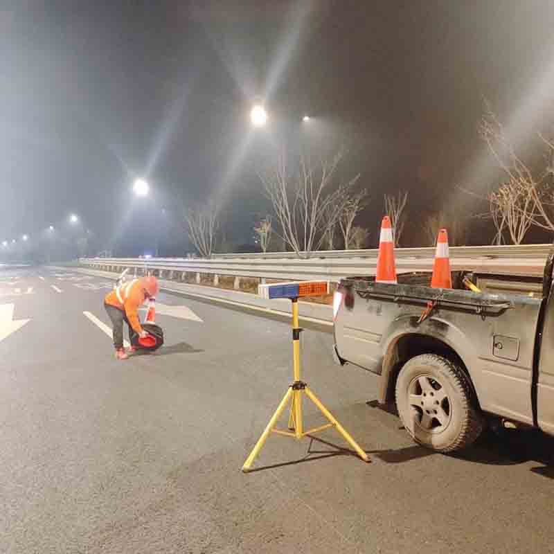 施工一体式警示灯