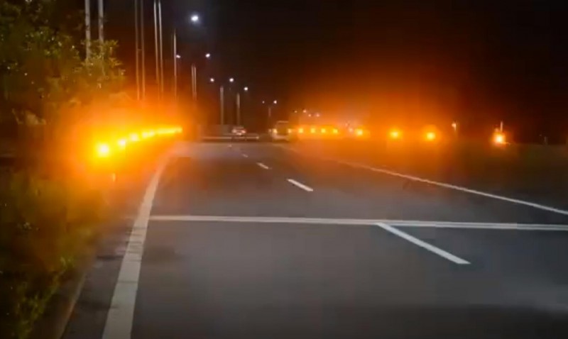 雾天行车安全诱导灯